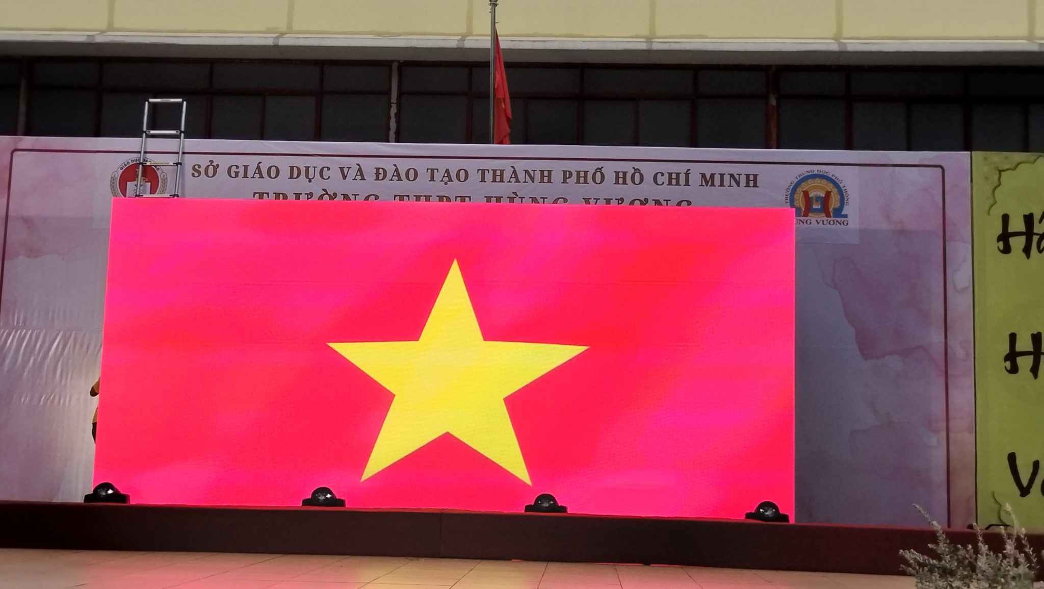 Sự kiện “Lễ tri ân và trưởng thành” tại trường THPT Hùng Vương